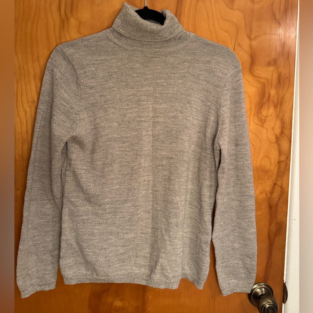Banana Republic Heather Grey Italian Merino Turtleneck Sweater. Medium